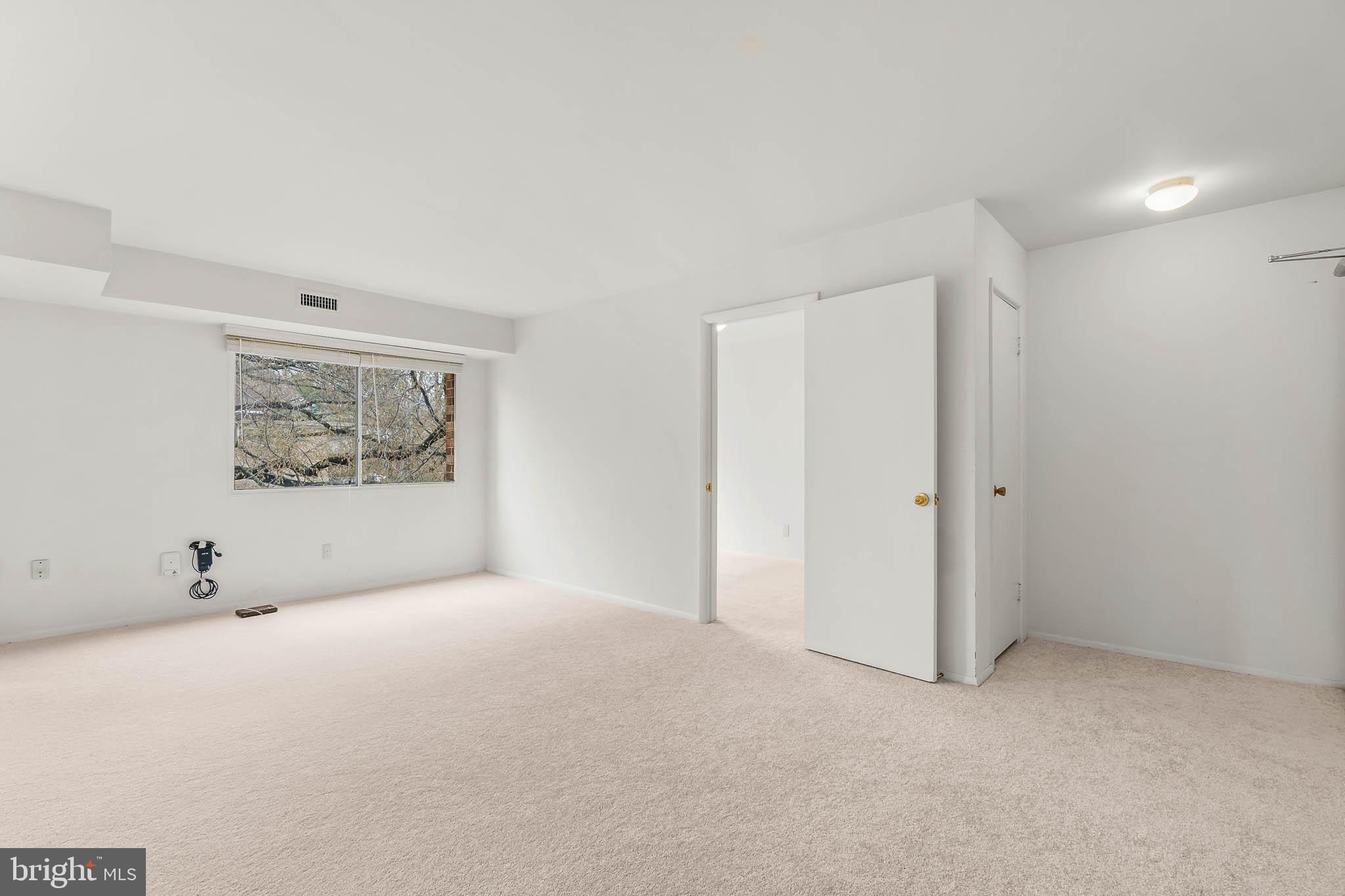 YORKTOWNE SQUARE - Residential