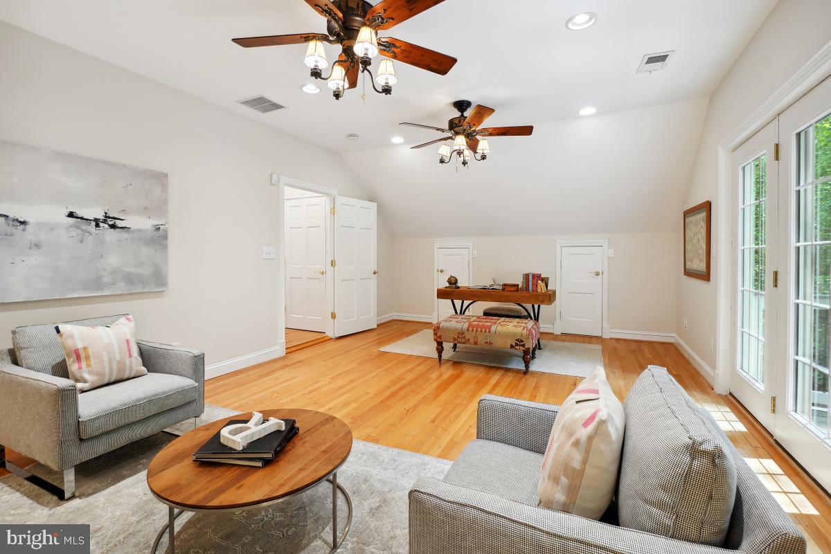 HILLMEAD - Residential