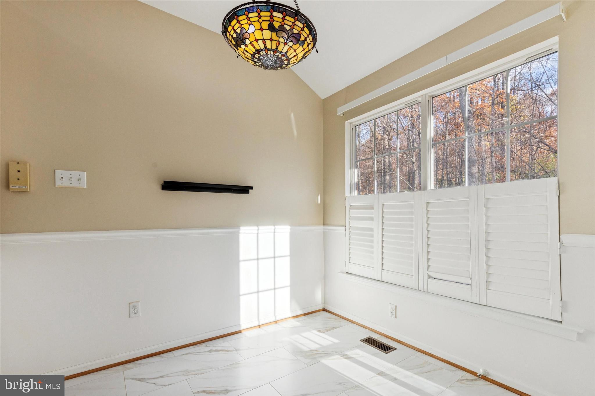 WHITELAND WOODS - Residential Lease