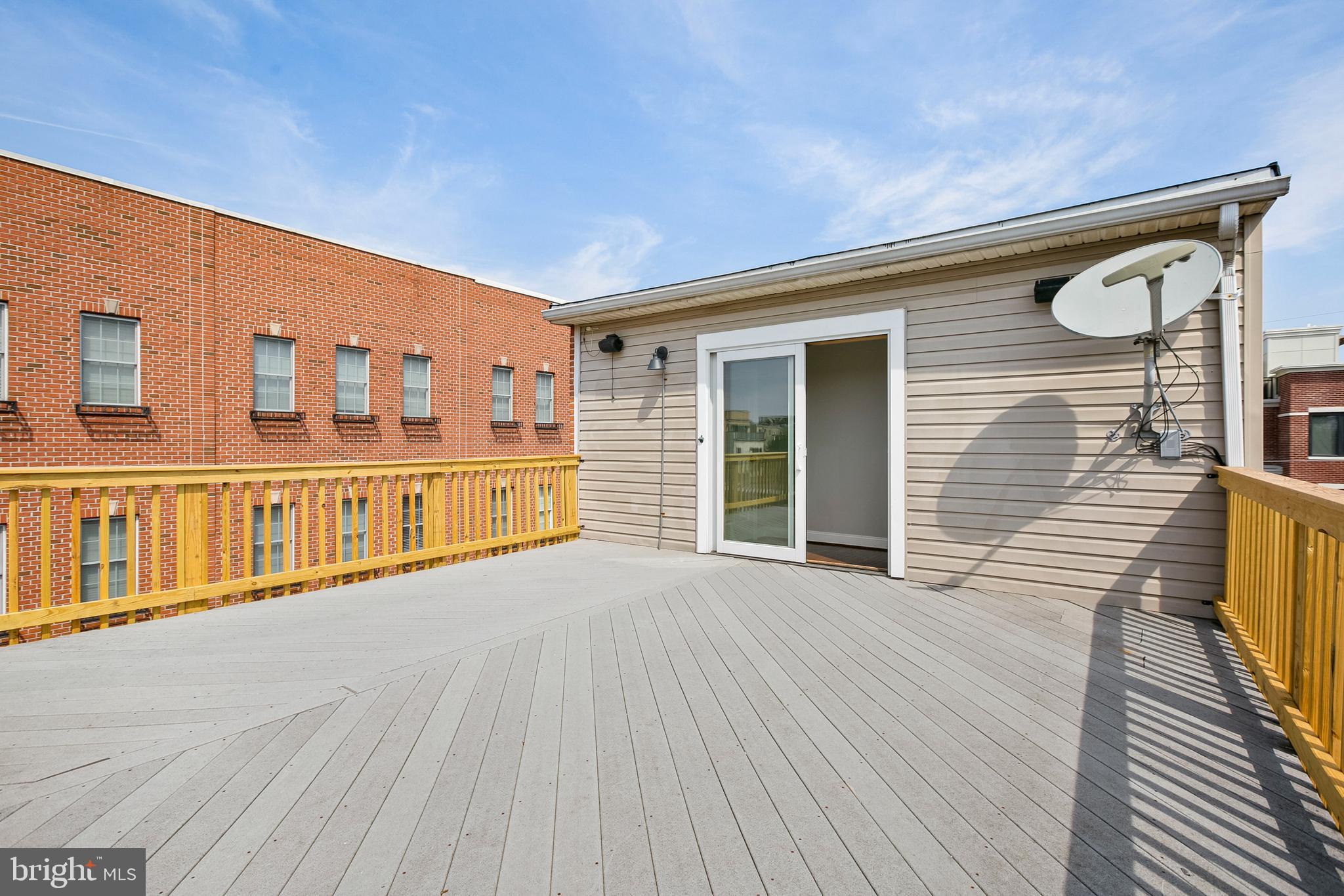 LOCUST POINT - Residential