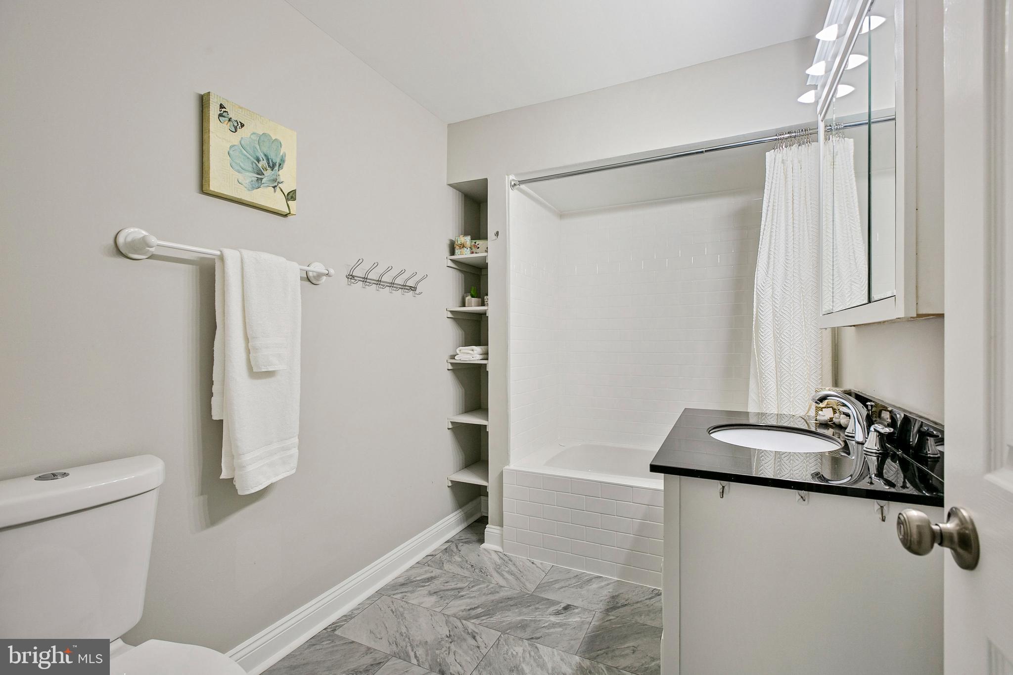 LOCUST POINT - Residential