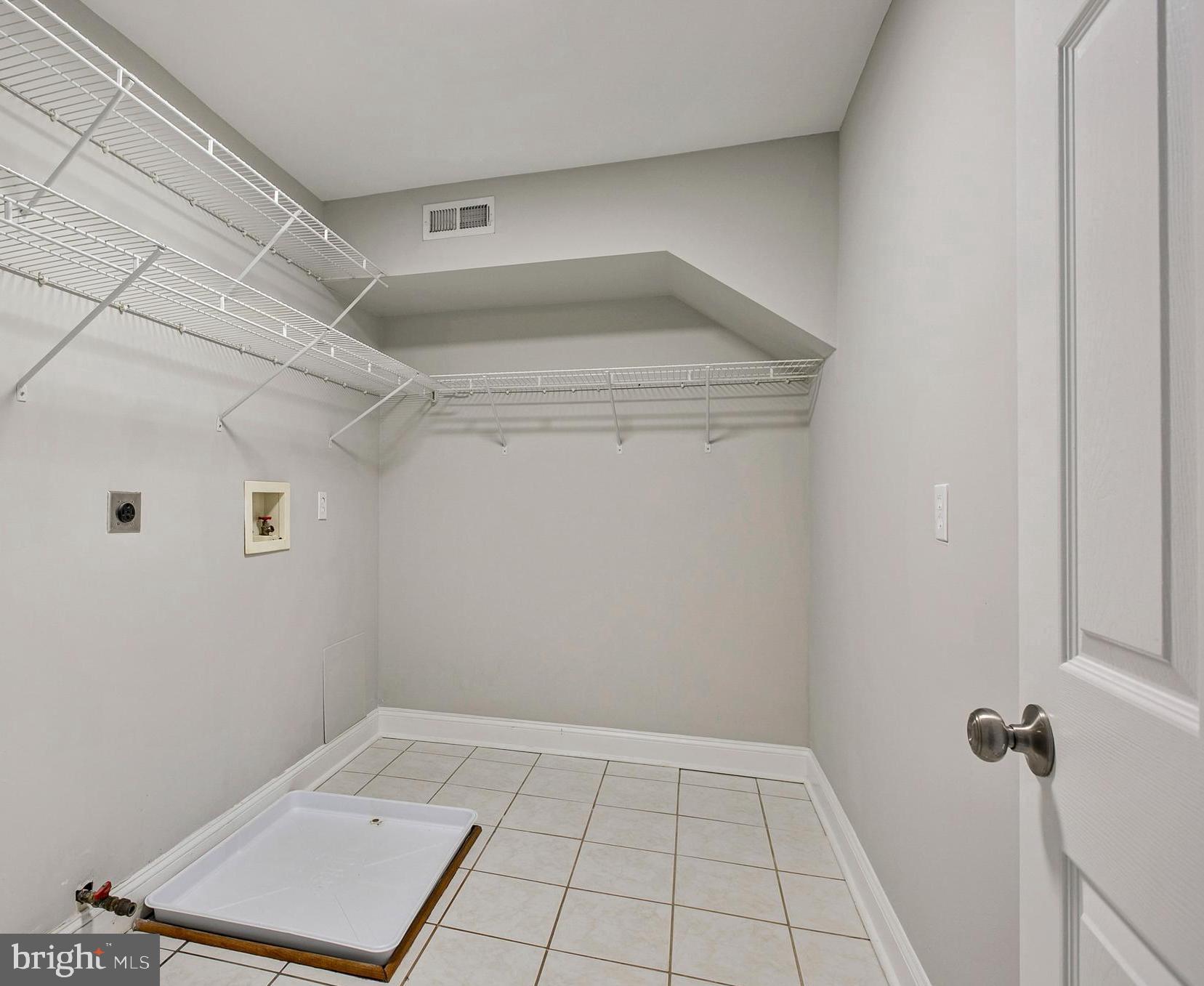 LOCUST POINT - Residential