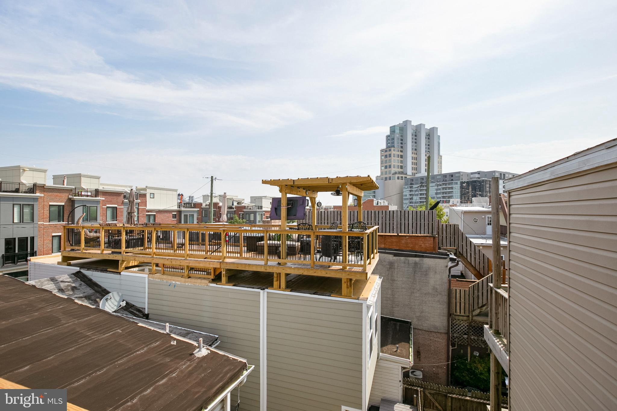 LOCUST POINT - Residential