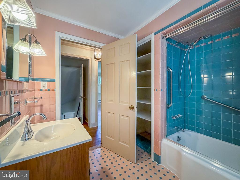 WYNNEWOOD - Residential