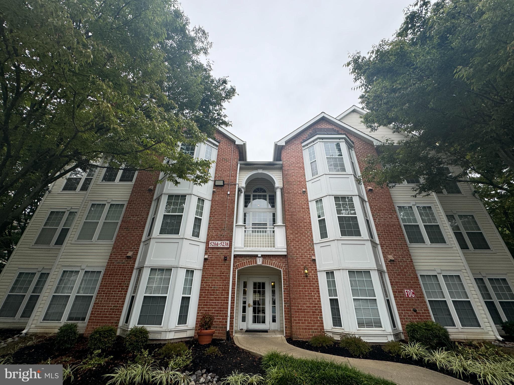 The Seller must comply with HUD Guidelines 24 CRF 206.125. All offers to be submitted on Homepath. Brick Front 2 Bedrooms and 2 Full Baths Garden 1 - 4 Floors condo unit located in Silverbrook Wood. Spacious living area, Walk-in Closets, Lots of windows for natural light, and a Private Balcony.