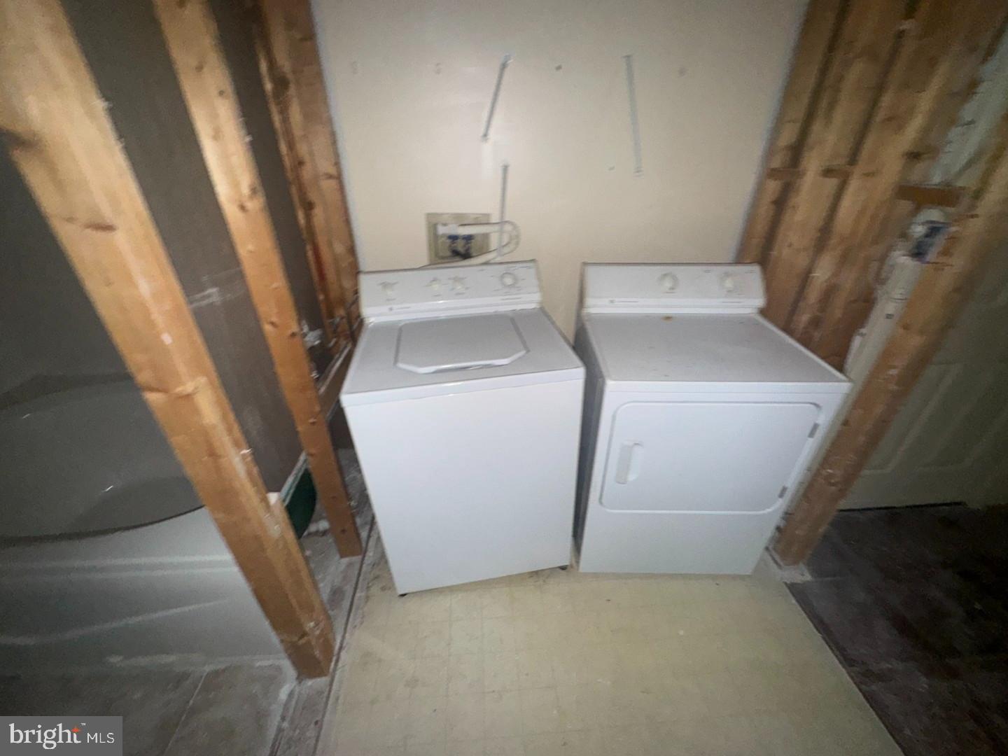 SILVERBROOK WOOD - Residential