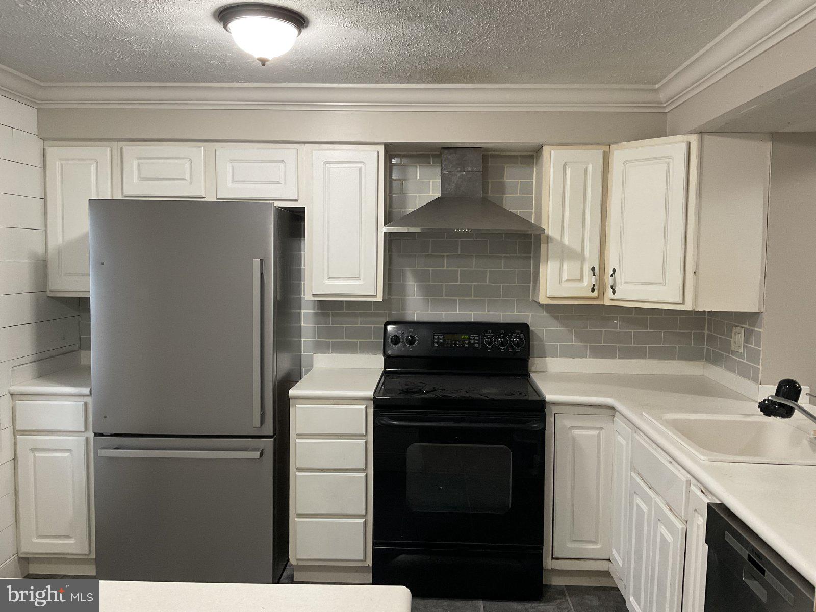 HARMANS WOODS - Residential Lease