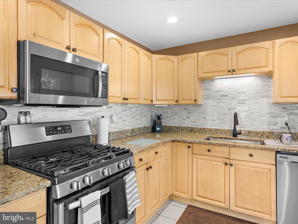 EDGEWATER - Residential