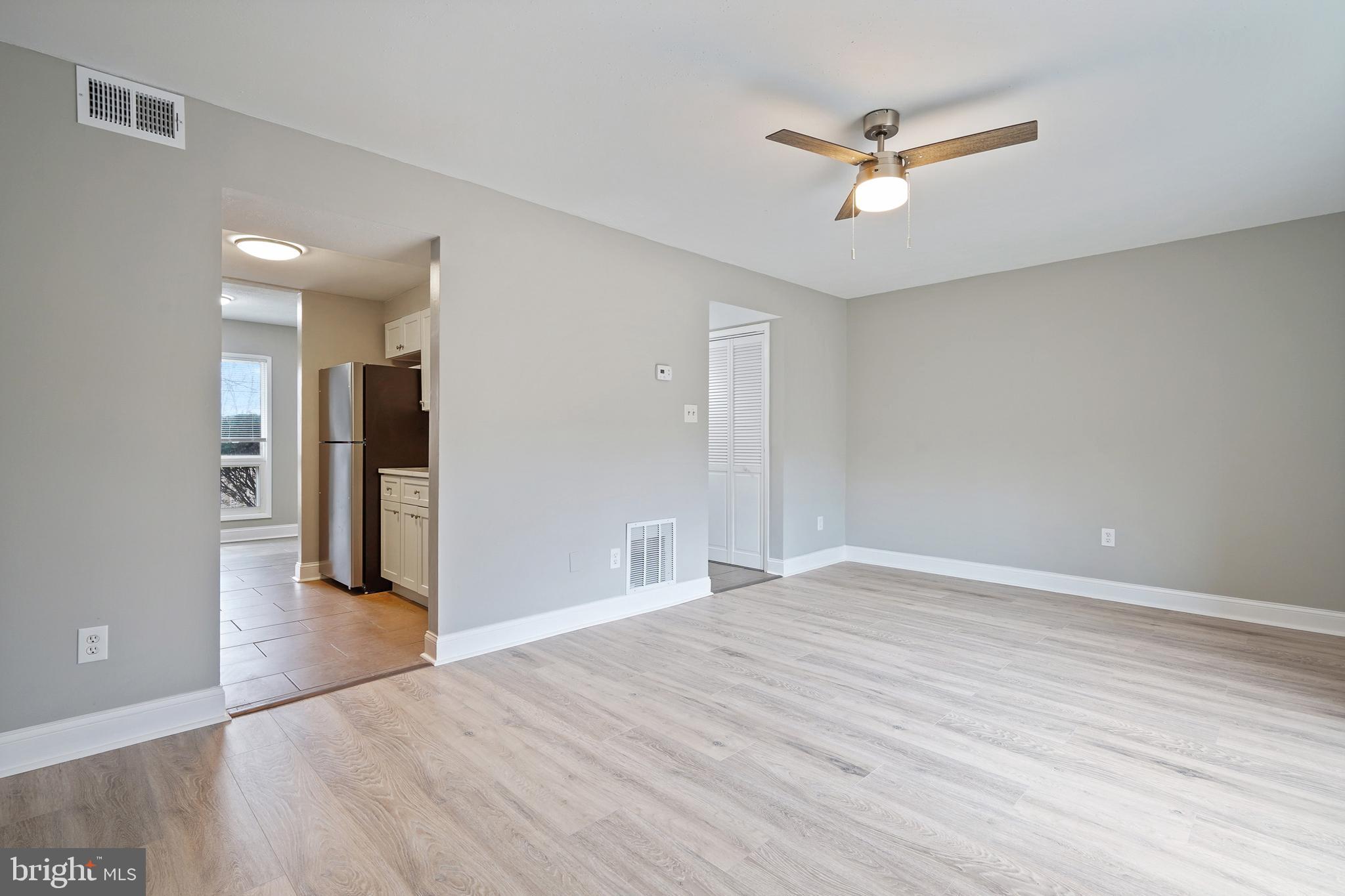 FOUR SEASONS - Residential