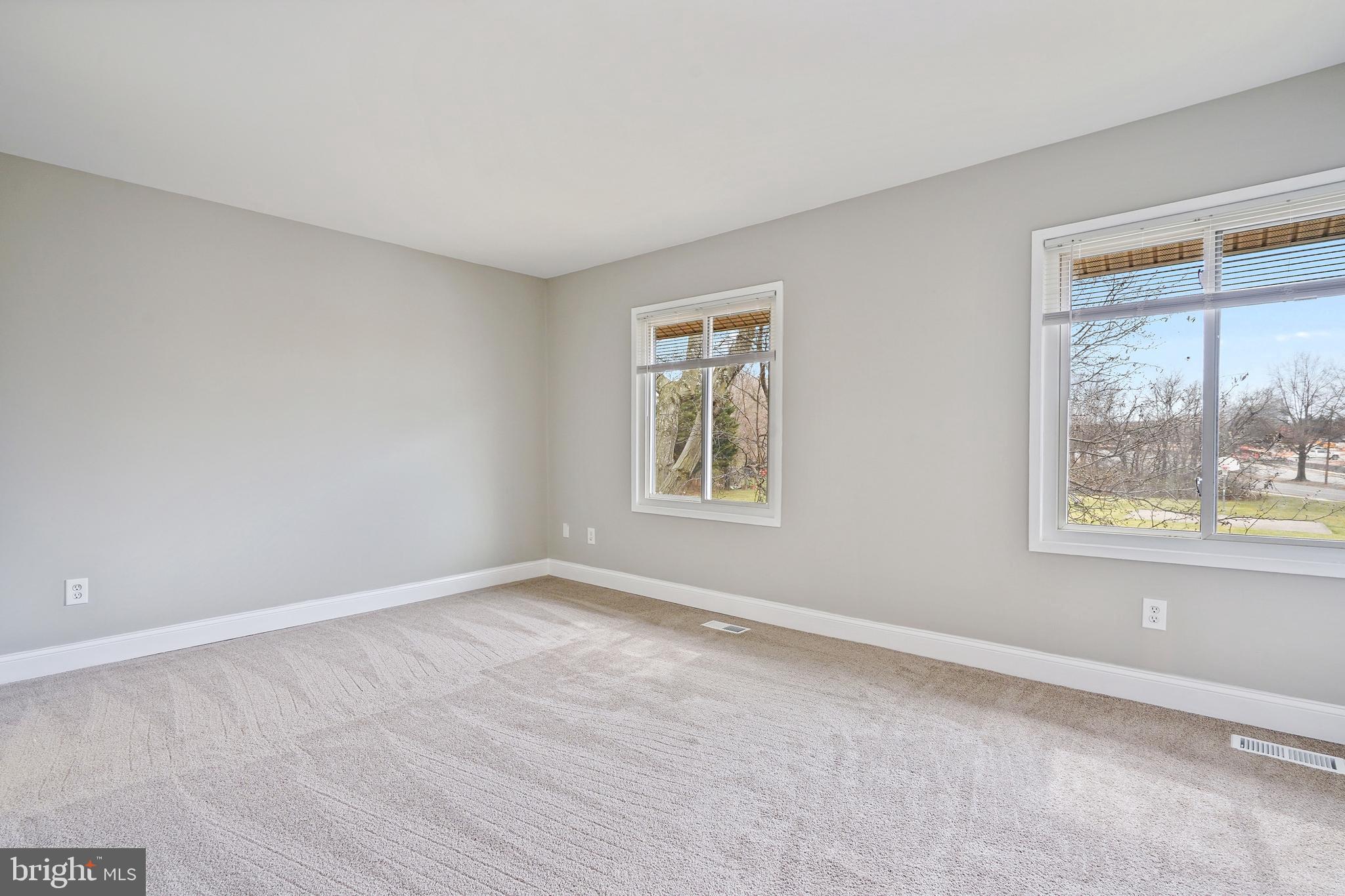 FOUR SEASONS - Residential