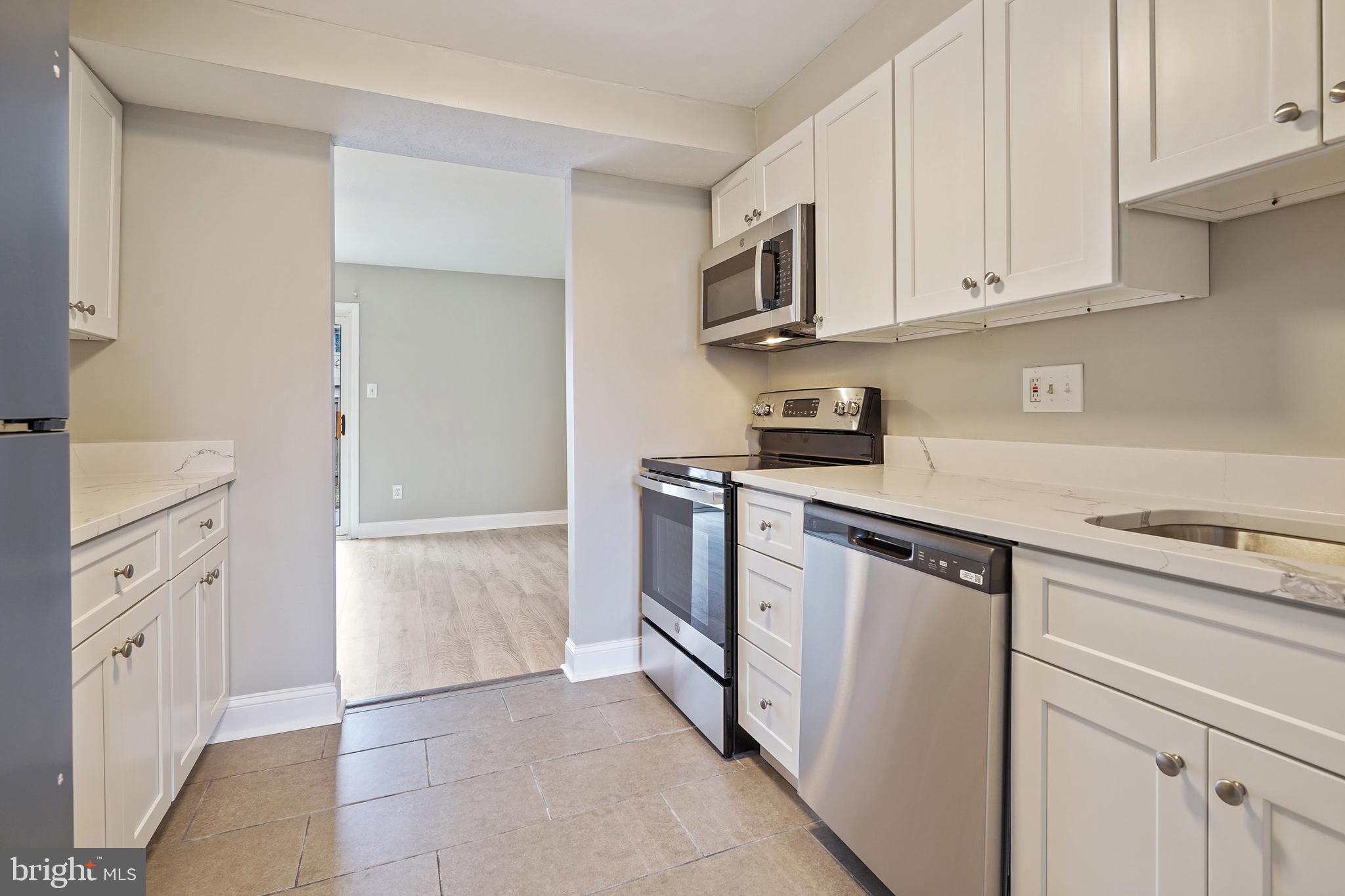 FOUR SEASONS - Residential