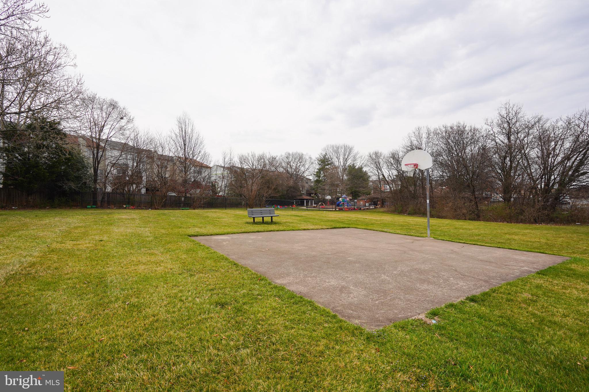 FOUR SEASONS - Residential