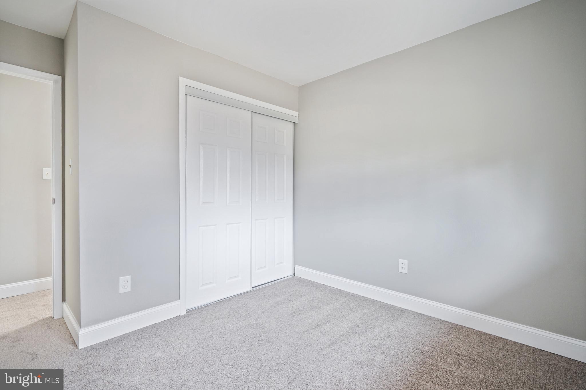 FOUR SEASONS - Residential