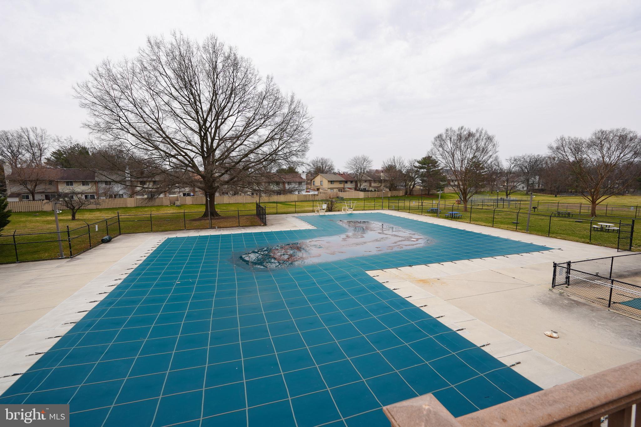 FOUR SEASONS - Residential