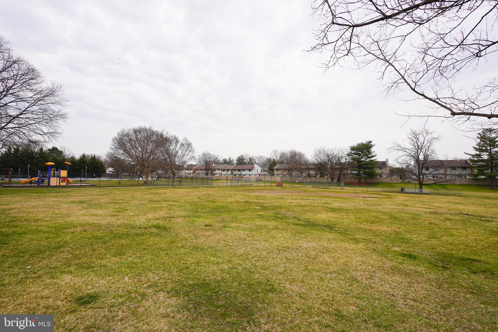 FOUR SEASONS - Residential