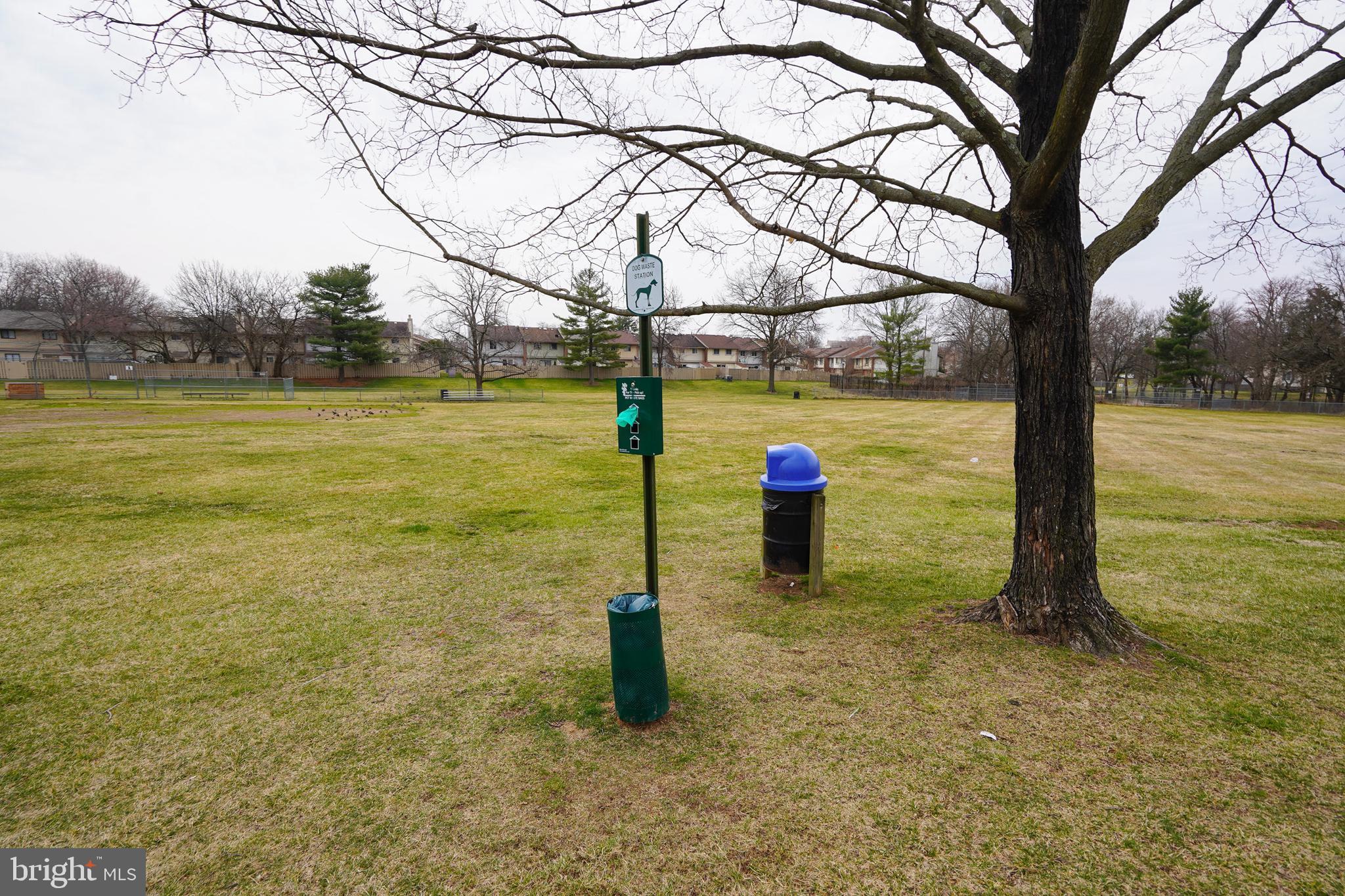 FOUR SEASONS - Residential