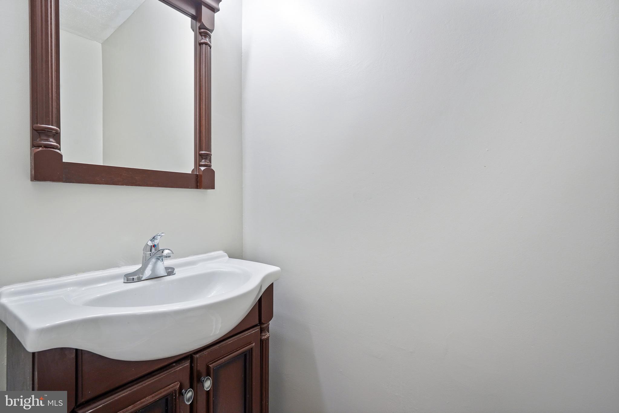 FOUR SEASONS - Residential