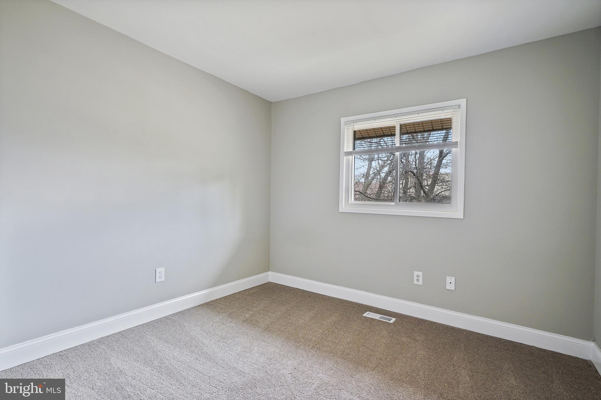 FOUR SEASONS - Residential