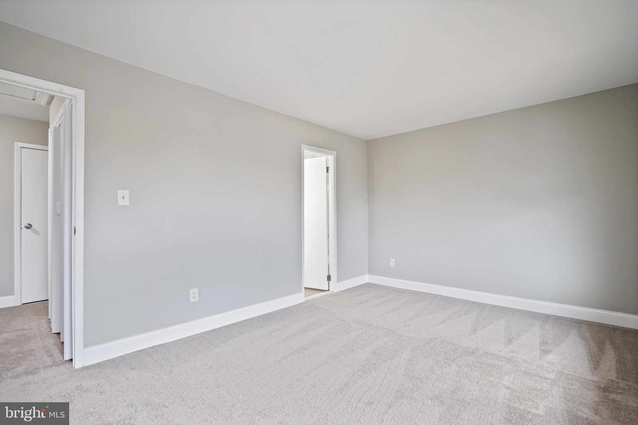 FOUR SEASONS - Residential