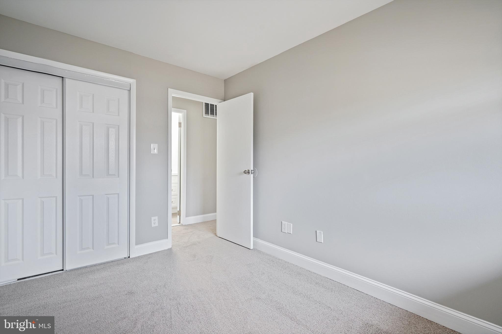 FOUR SEASONS - Residential