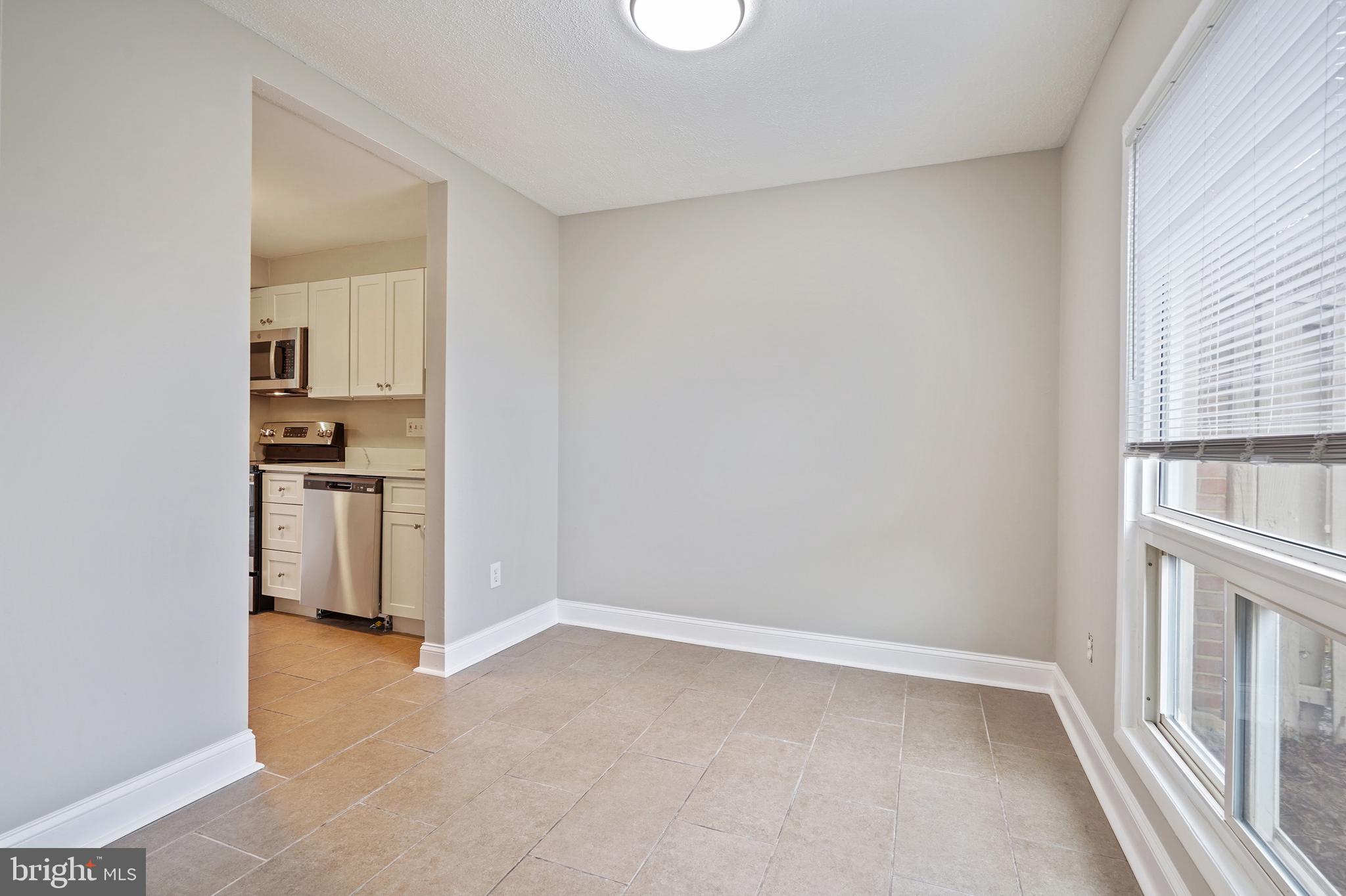 FOUR SEASONS - Residential