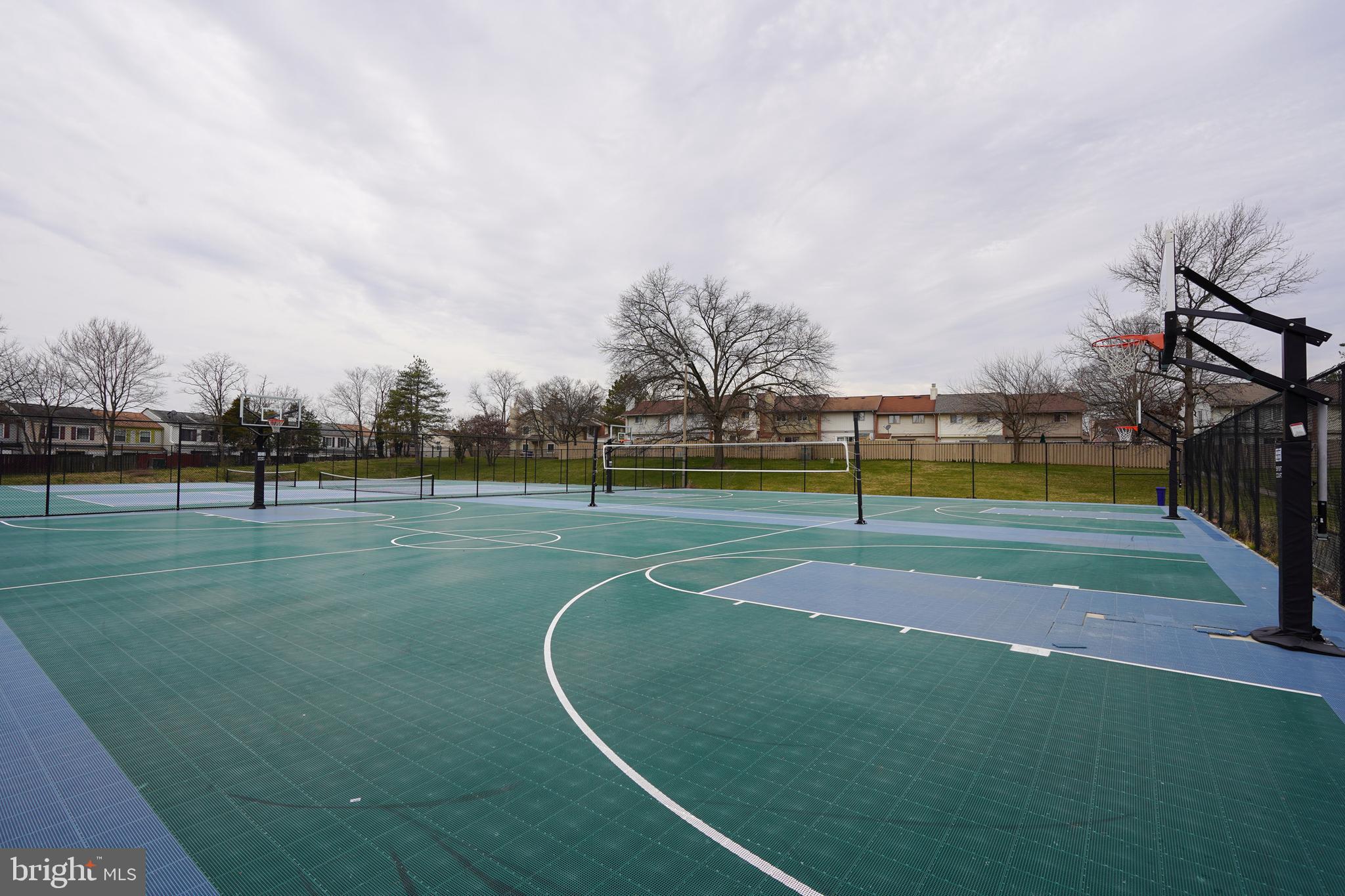 FOUR SEASONS - Residential