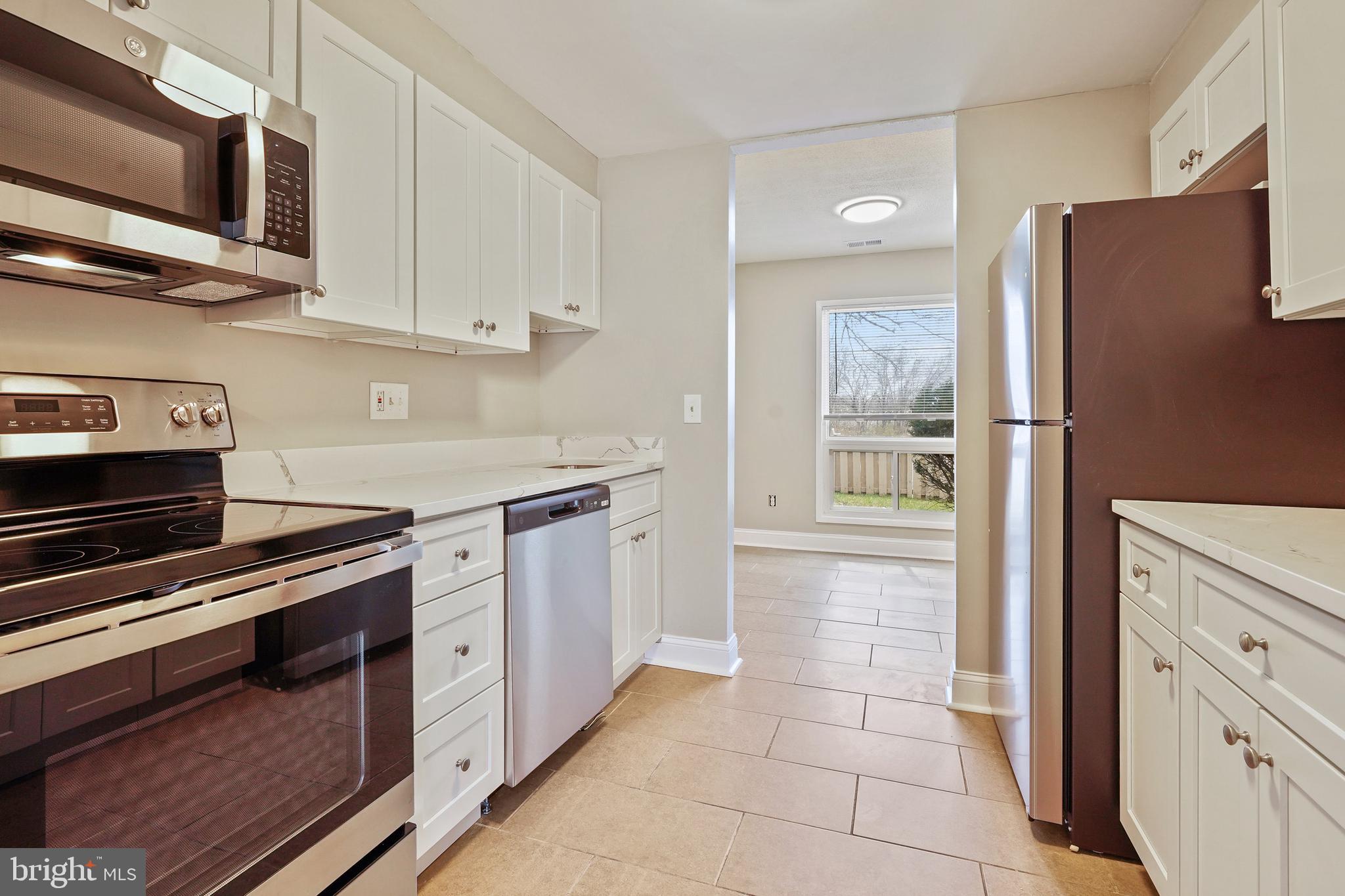 FOUR SEASONS - Residential