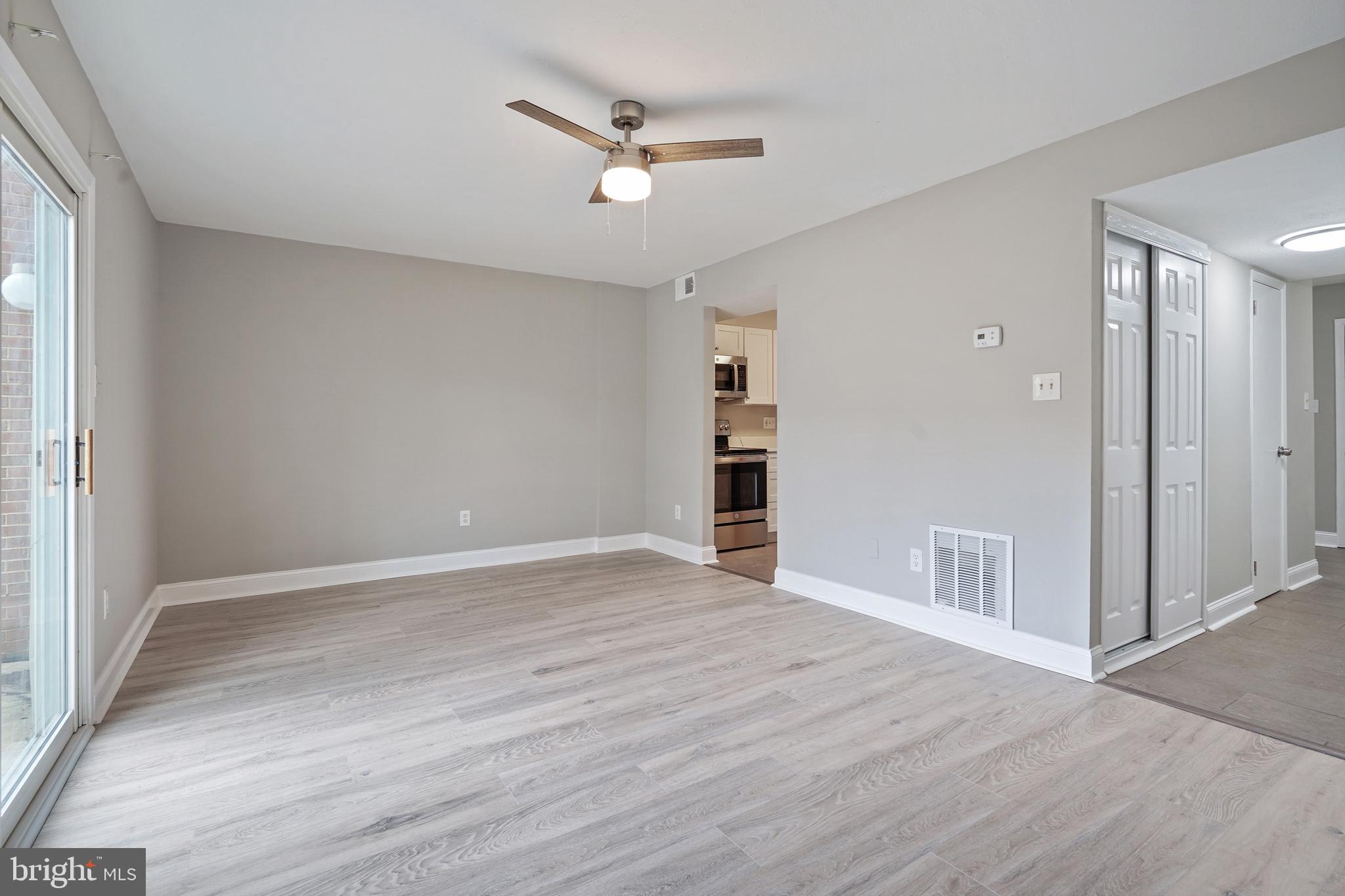 FOUR SEASONS - Residential