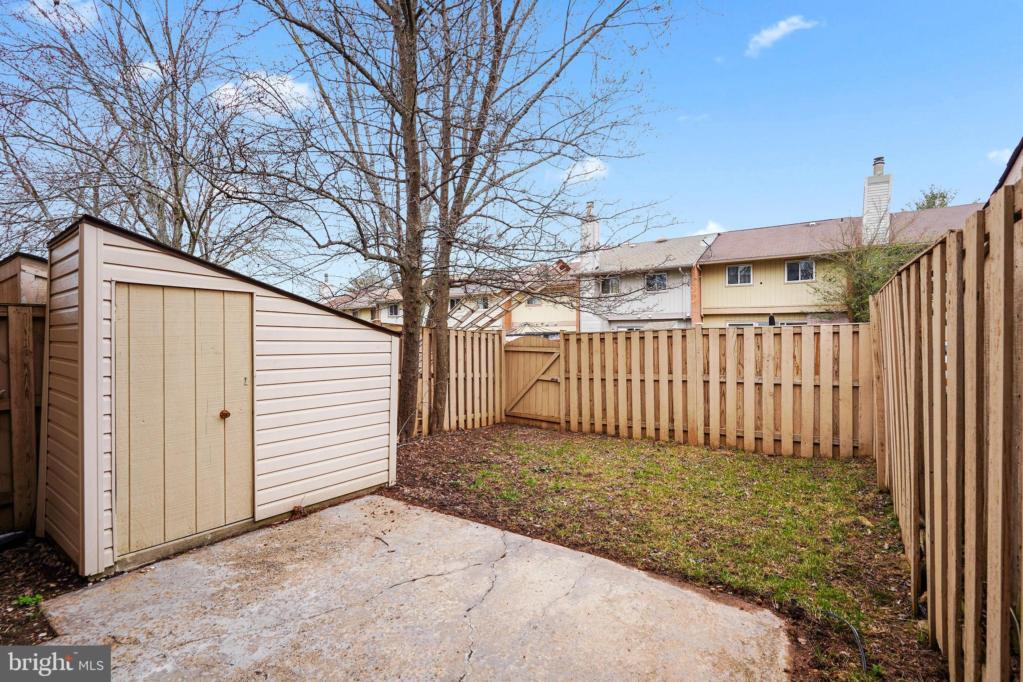 FOUR SEASONS - Residential