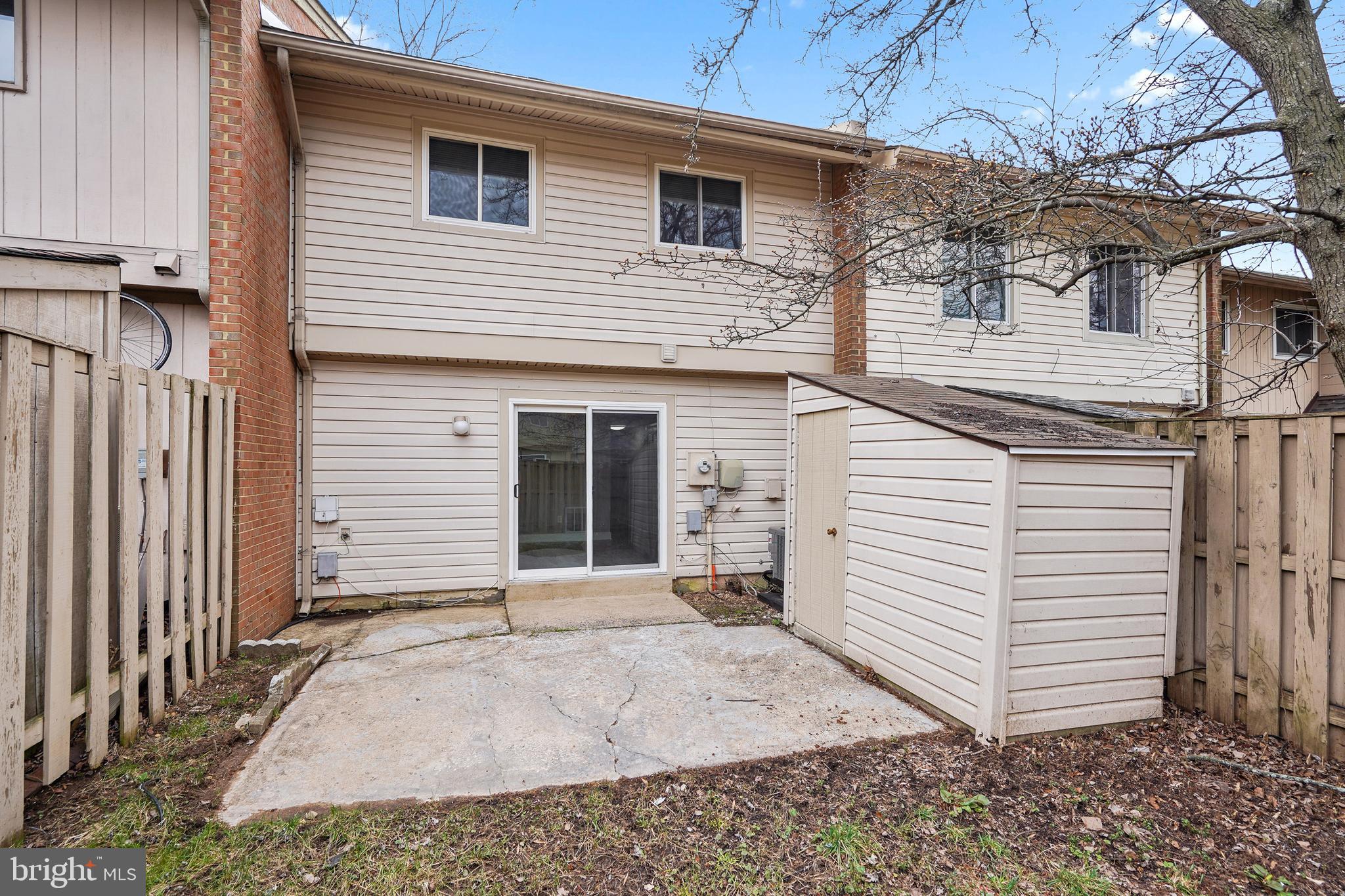 FOUR SEASONS - Residential