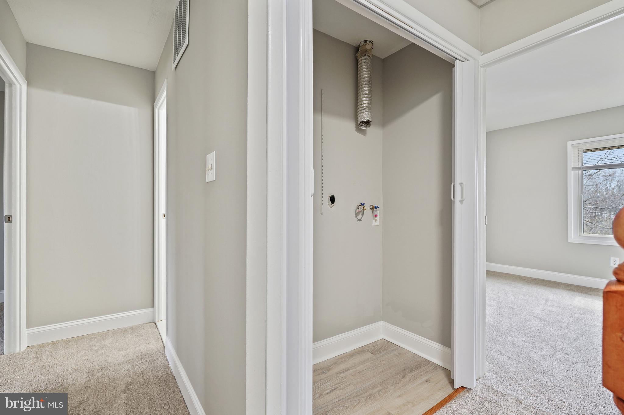 FOUR SEASONS - Residential