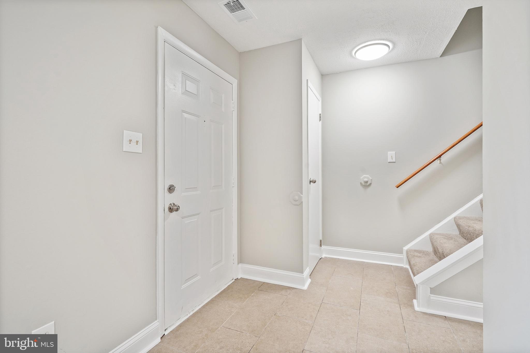 FOUR SEASONS - Residential