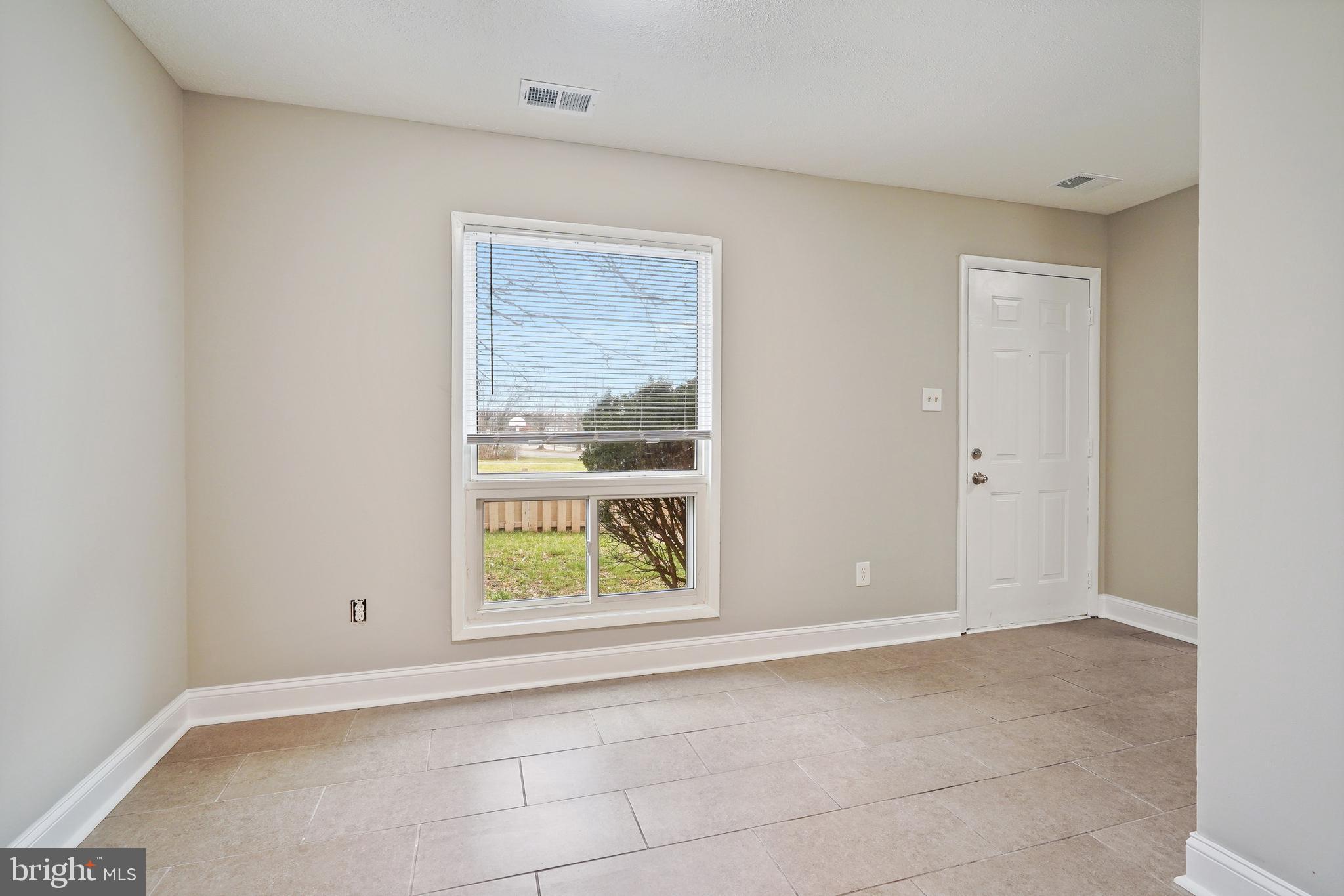 FOUR SEASONS - Residential