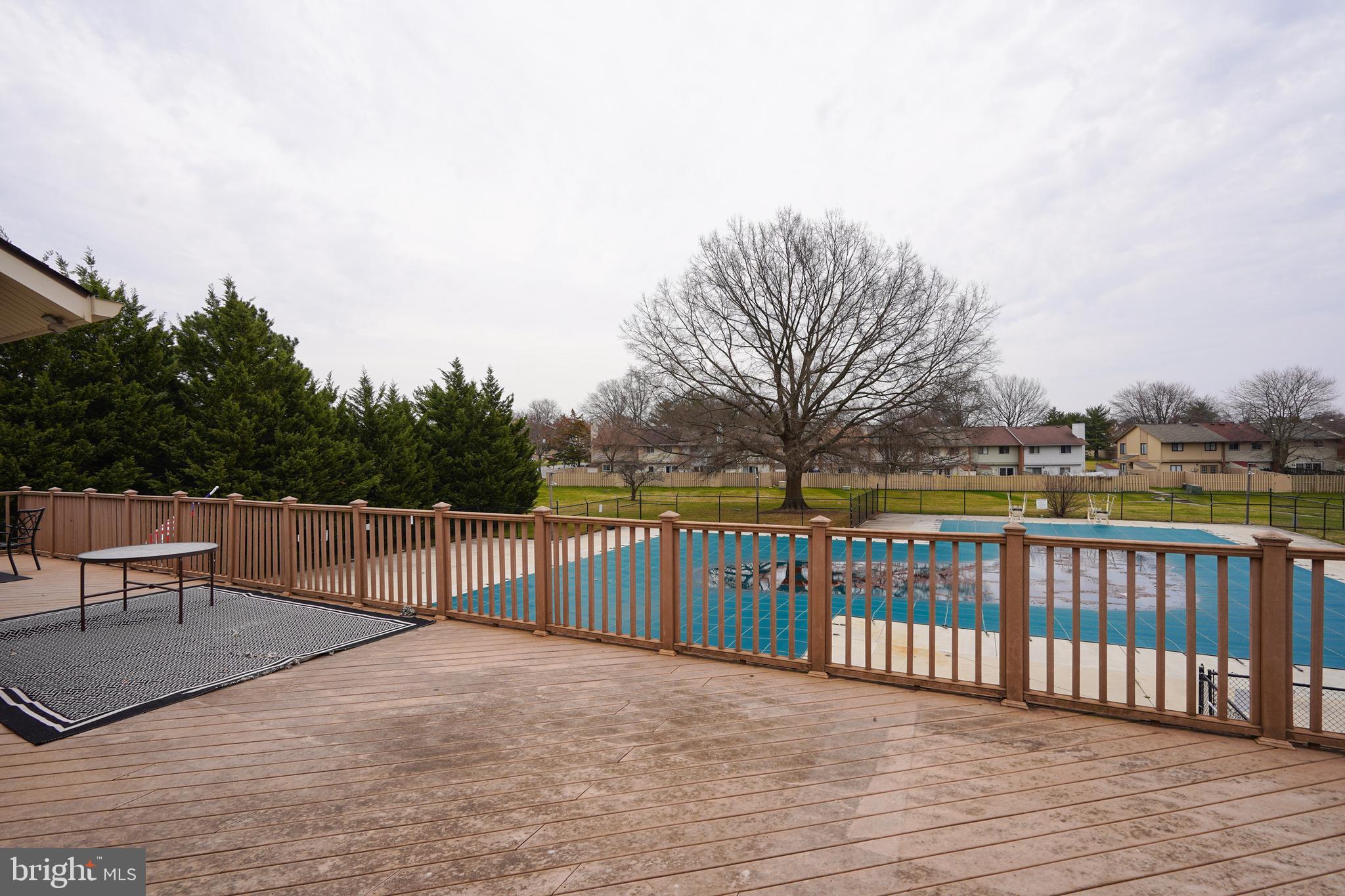 FOUR SEASONS - Residential