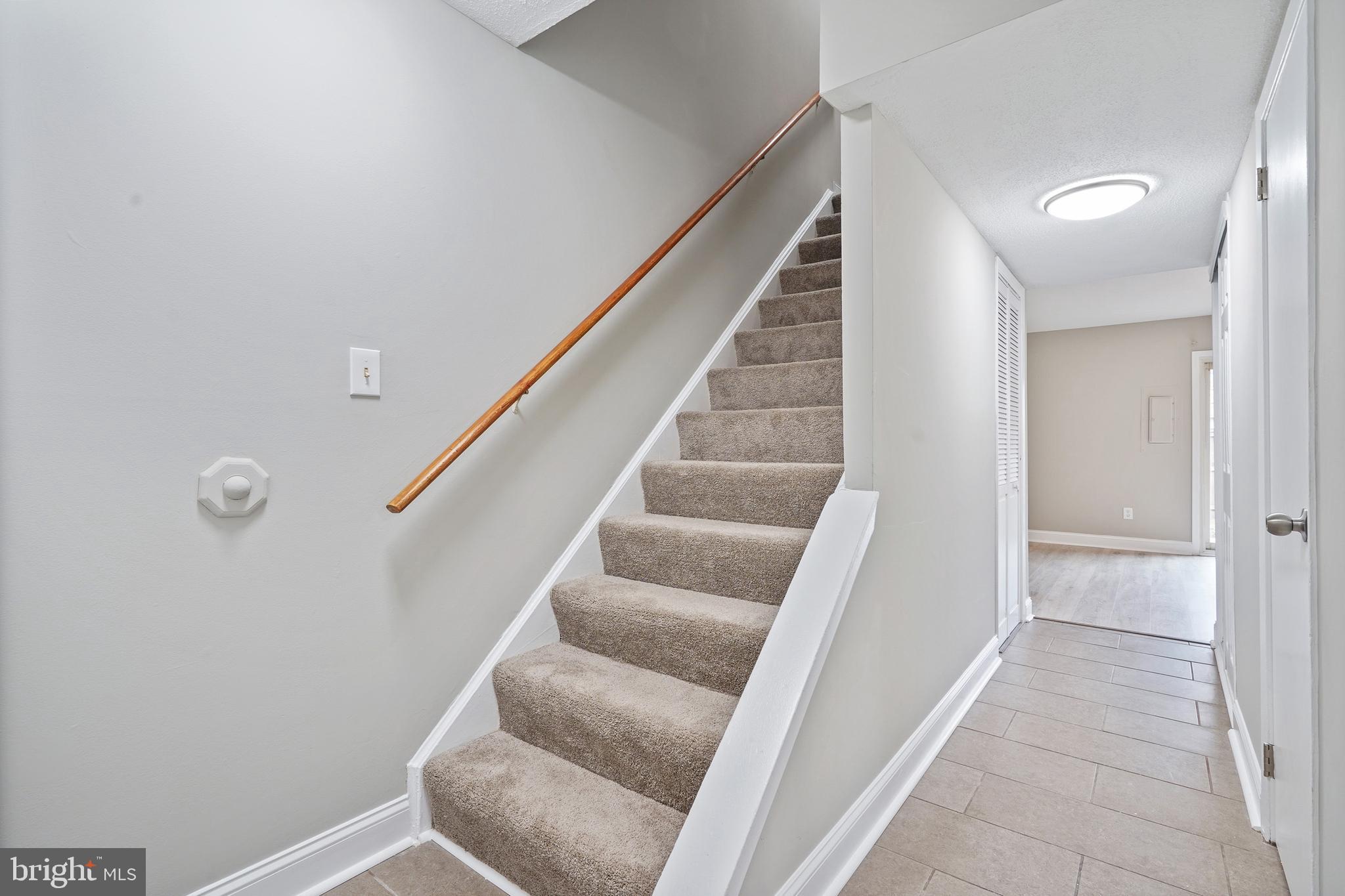 FOUR SEASONS - Residential