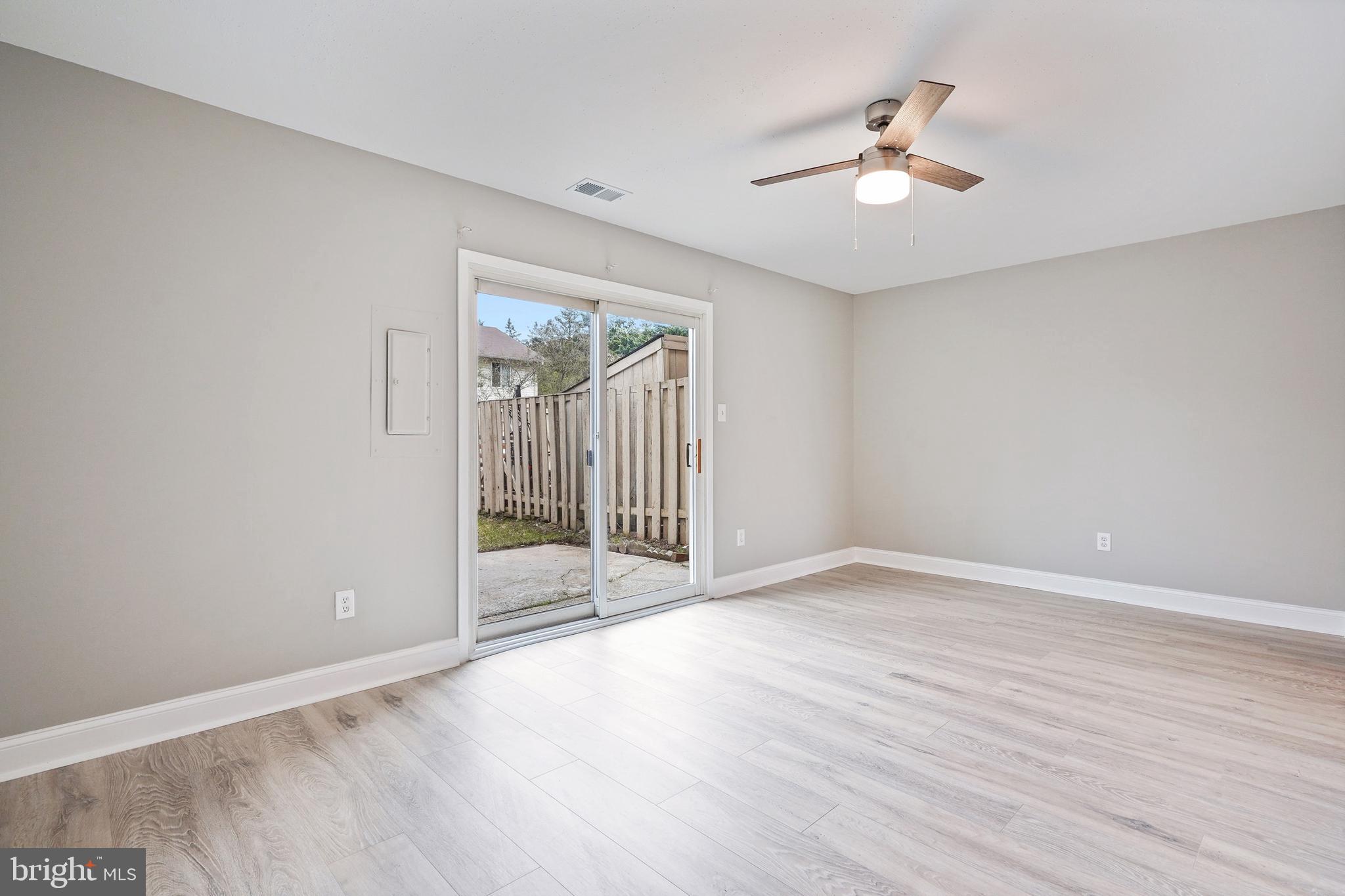 FOUR SEASONS - Residential