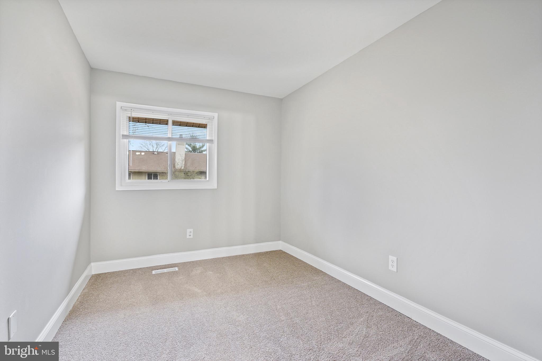 FOUR SEASONS - Residential