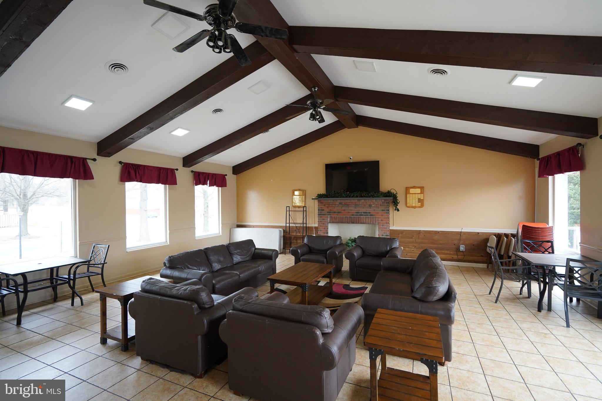 FOUR SEASONS - Residential