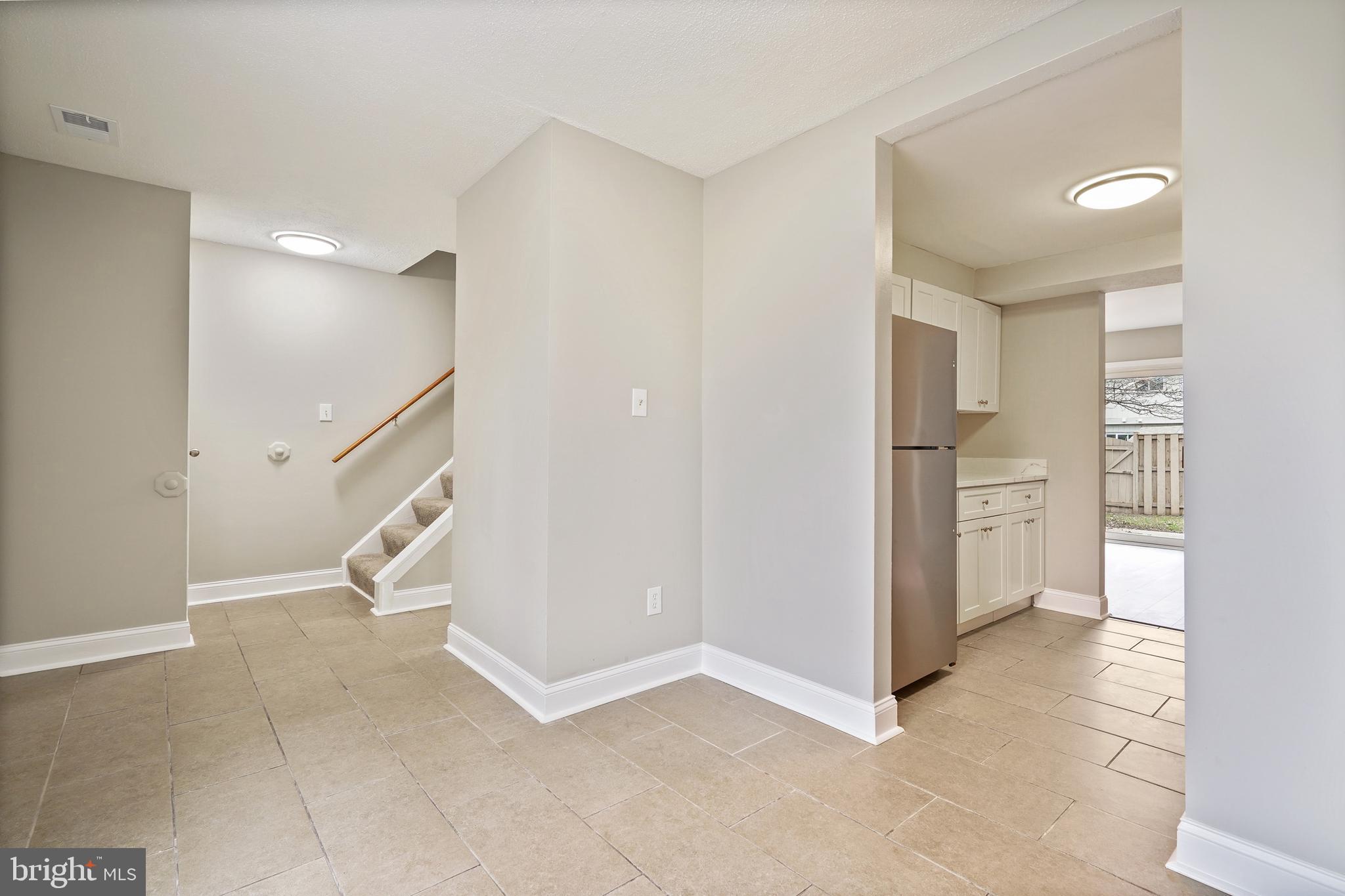 FOUR SEASONS - Residential