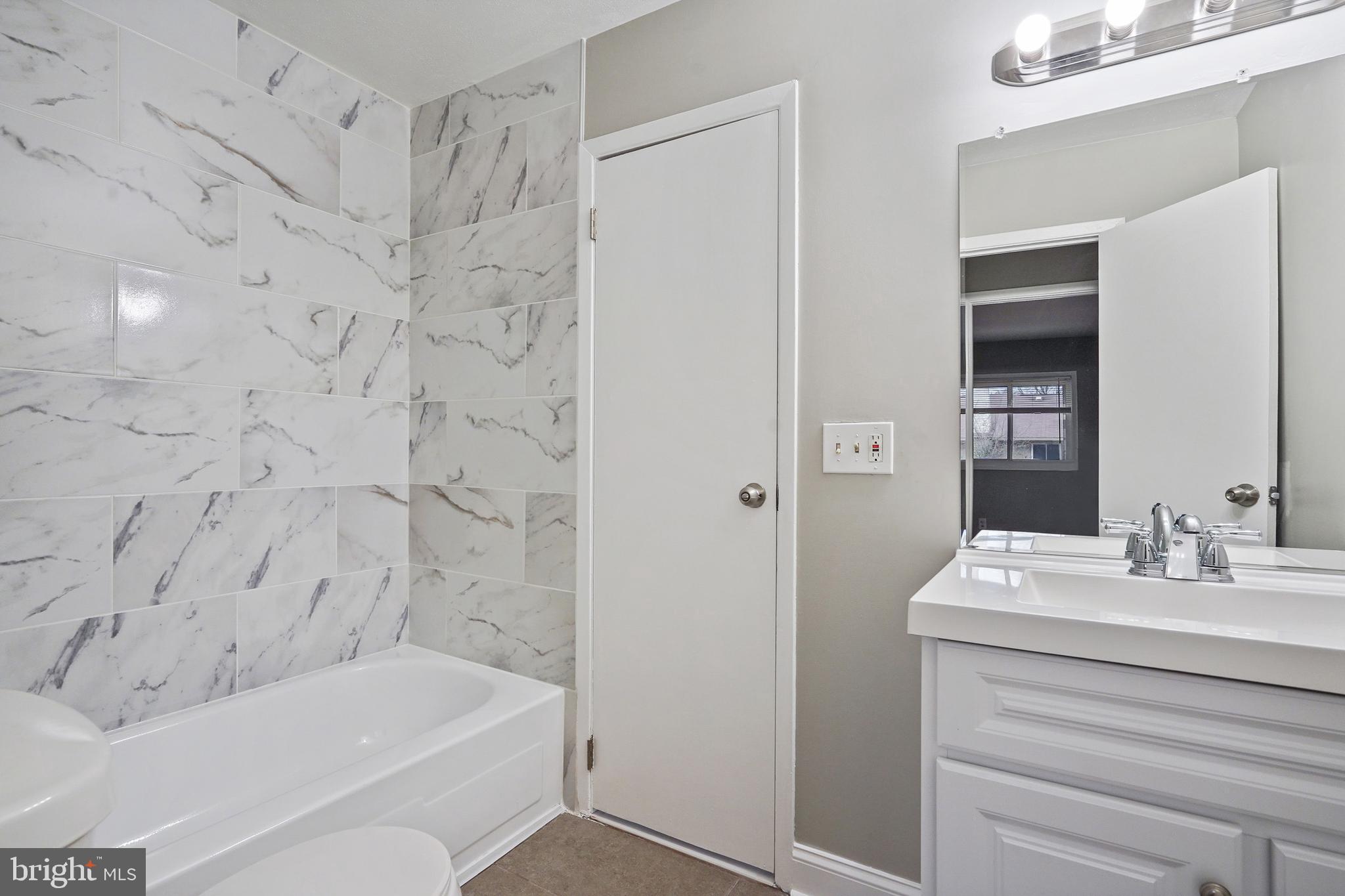 FOUR SEASONS - Residential