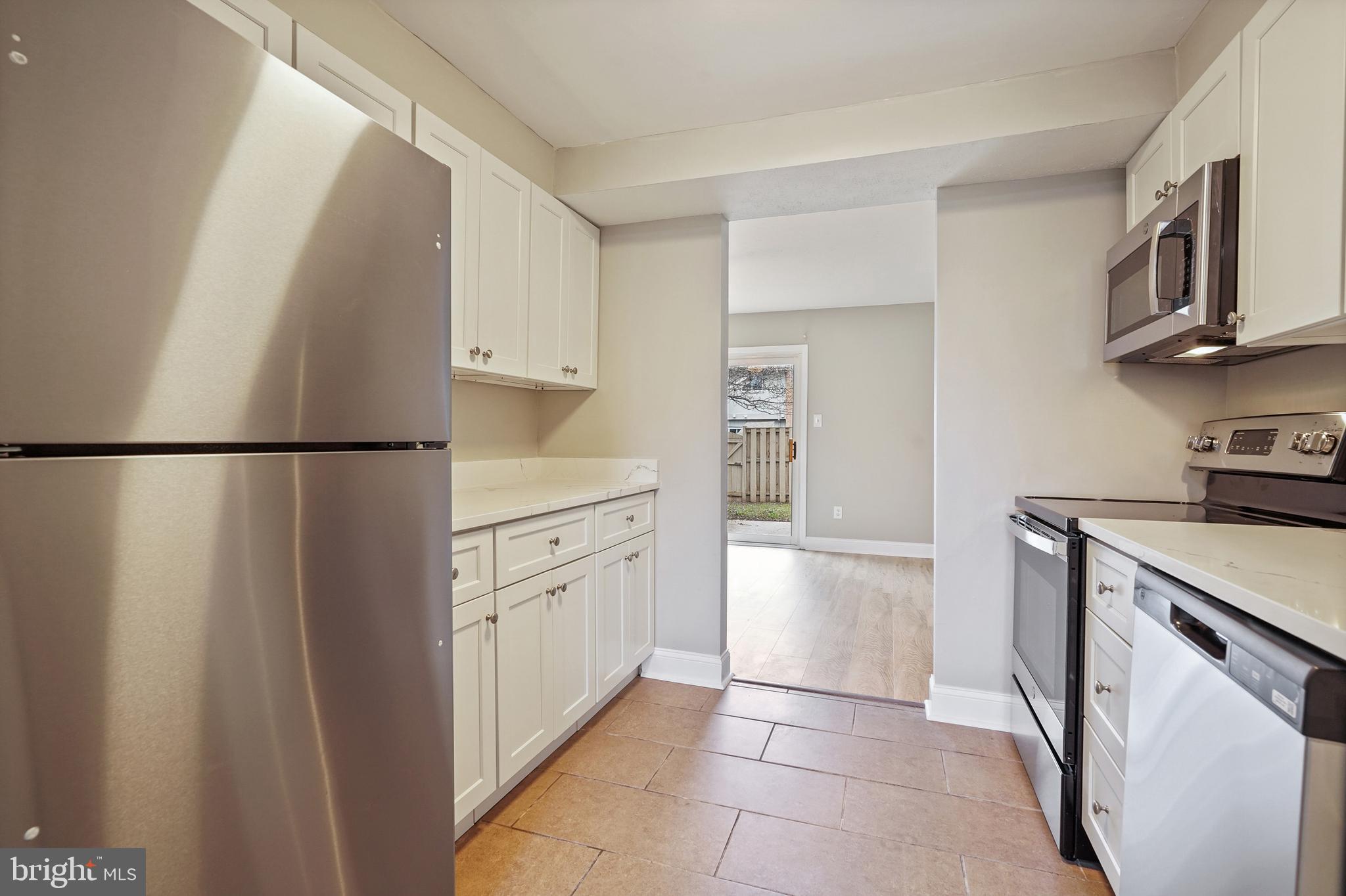 FOUR SEASONS - Residential