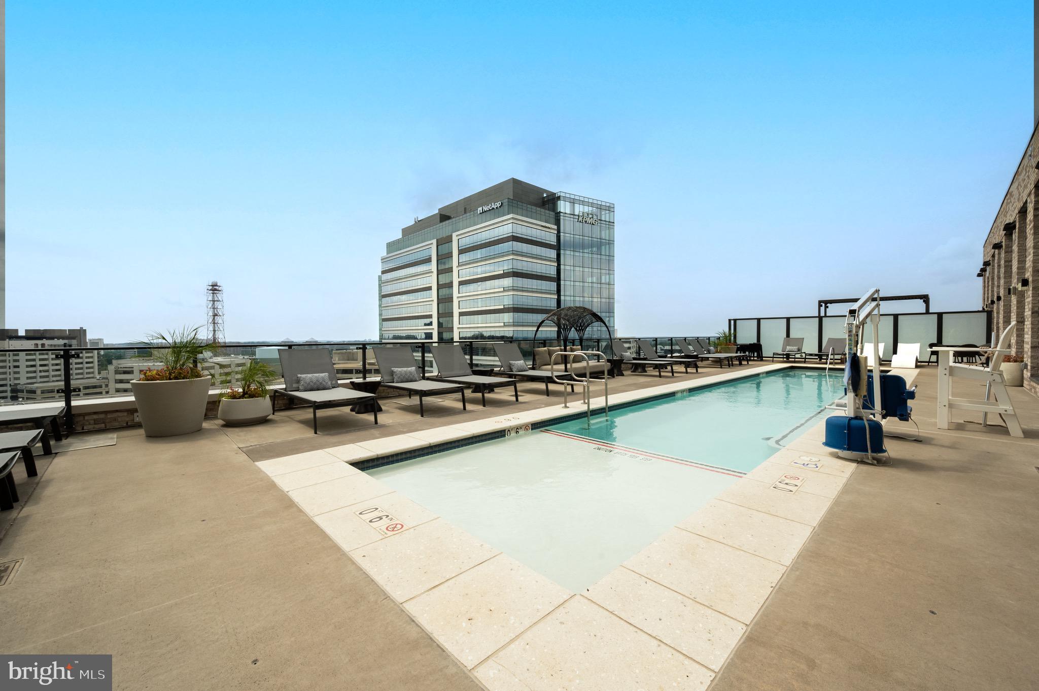 THE BORO TYSONS - Residential