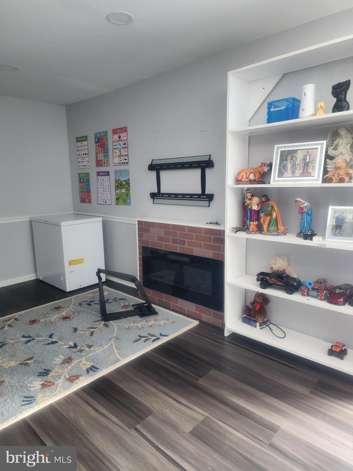 VILLAGE OF OWEN BROWN - Residential