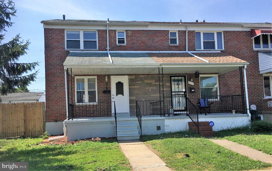 A well maintained  townhome with 3 beds and 2.5 baths. Fresh paint, Gorgeous kitchen with island and granite countertops. The kitchen door leads to a big rear deck with stairs to fenced backyard. Hardwood floors throughout the main level and upper level. Fully finished basement with a full bath and a room can be used as guest room or recreation room. Walk-up to backyard. Very convenient to the water front, shopping, schools, and restaurants. Minimum 670 credit score required.