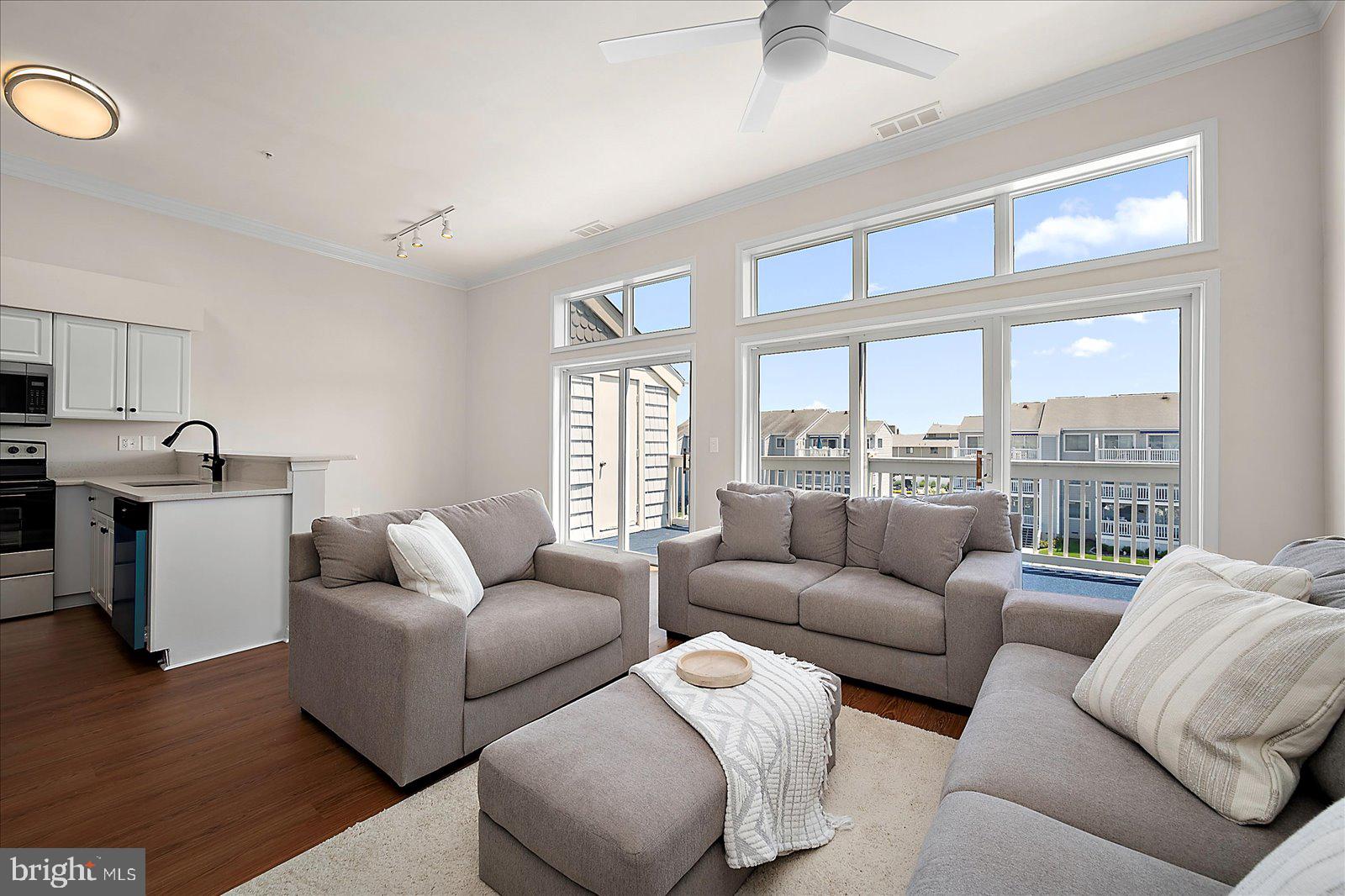 HIDDEN HARBOR - Residential