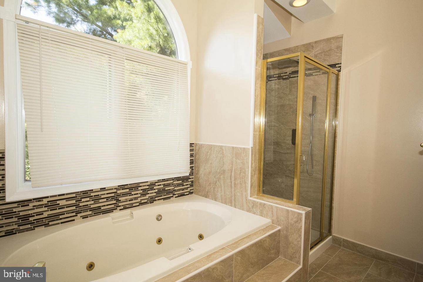 SUMMIT CHASE - Residential Lease