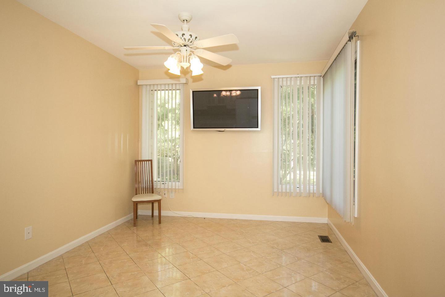 SUMMIT CHASE - Residential Lease