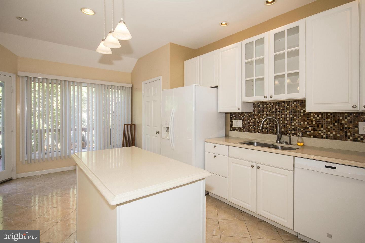 SUMMIT CHASE - Residential Lease