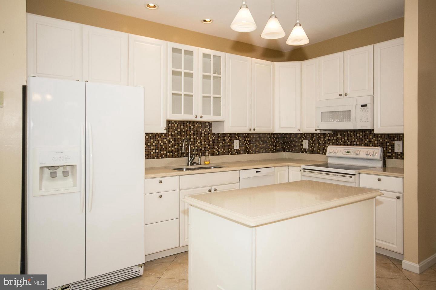 SUMMIT CHASE - Residential Lease