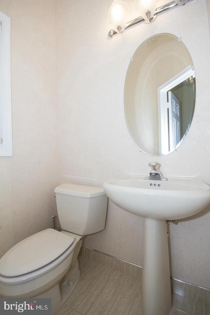 SUMMIT CHASE - Residential Lease